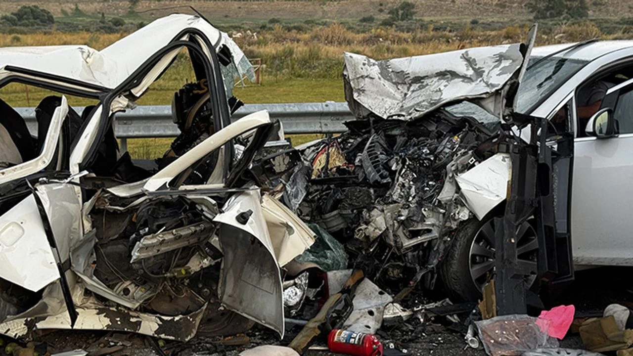 Erzurumda Korkunc Kaza 4 Kisi Hayatini Kaybetti 2