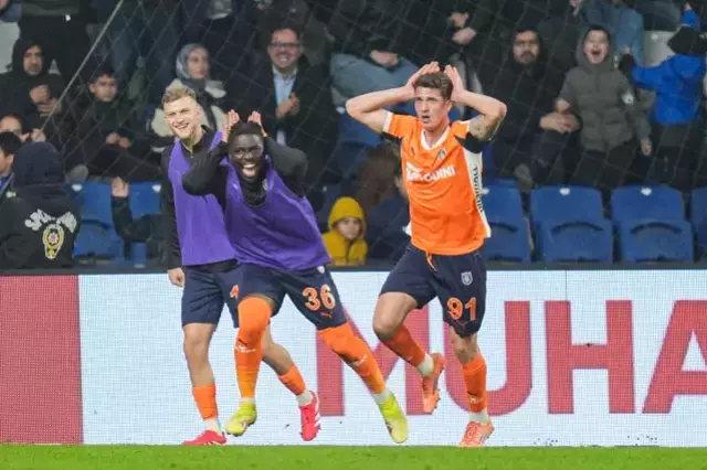 Fenerbahce Ustunlugunu Koruyamadi Zirvedeki Puan 19331150 6581 M