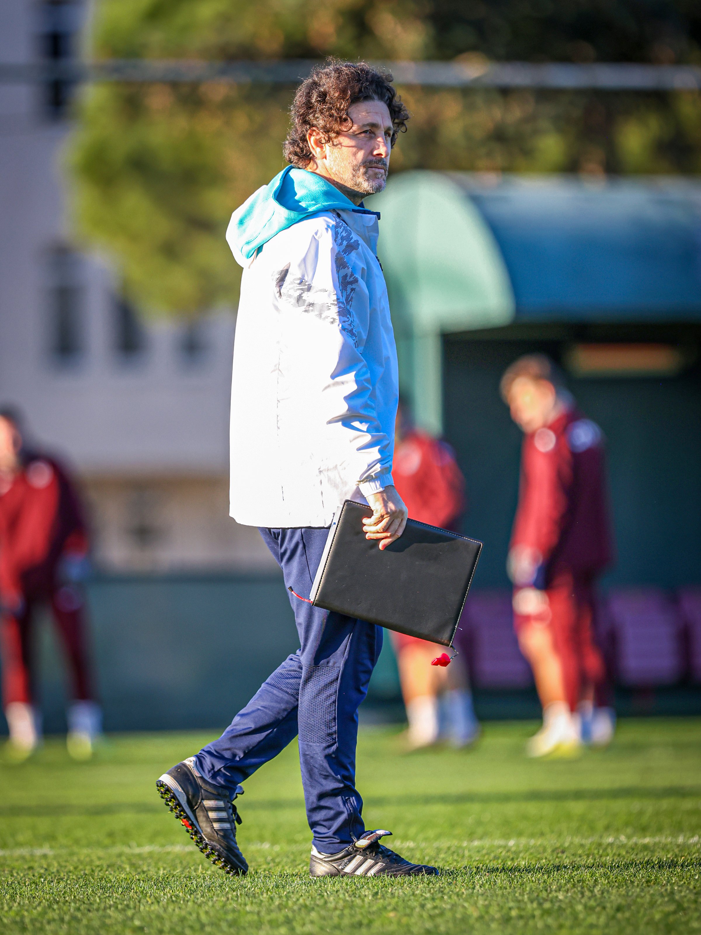 G8Nl C Q2 W A A Amvk K