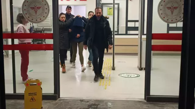 Gullu Nun Kizinin Bavulla Evden Ciktigi Anlar 19343566 2145 M