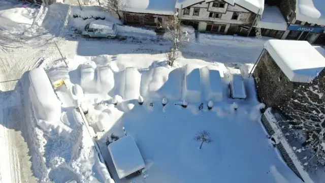 Ilce Kara Gomuldu Vatandaslar Arabasini Bulamiyor 19407696 9422 M