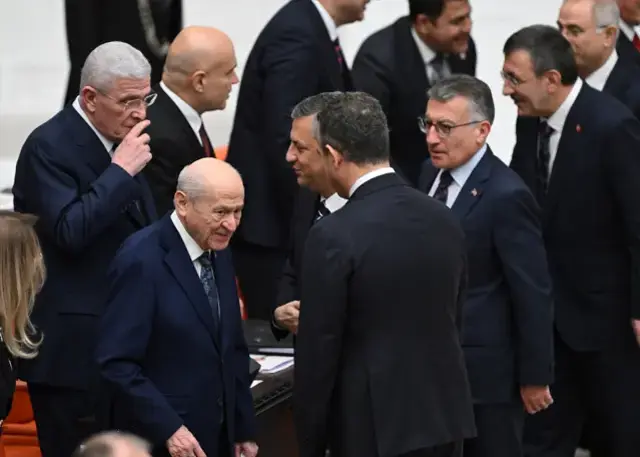 Imrali Gerginligi Sonrasi Tbmm De Dikkat Ceken 19335514 9245 M