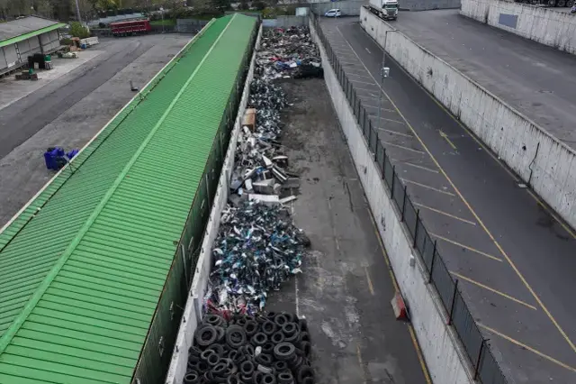 Isbike Nin Bisikletleri Kirilarak Hurda Haline 19330352 3070 M