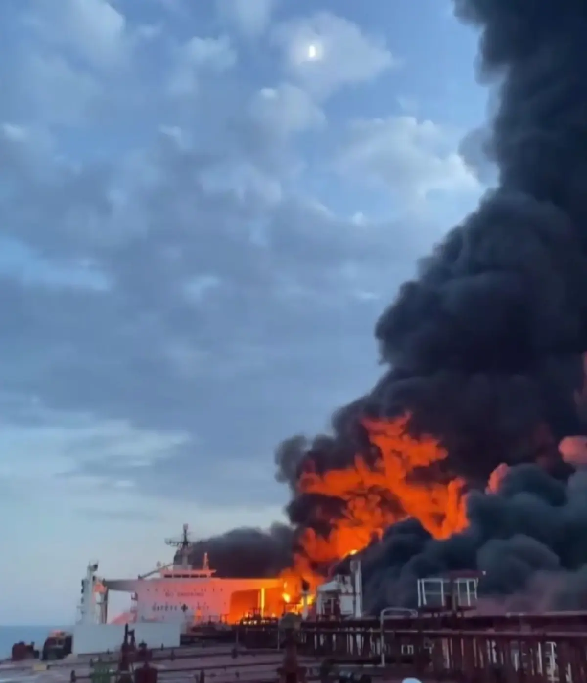 Karadeniz De Vurulan Kairos Gemisinden 19313704 Amp