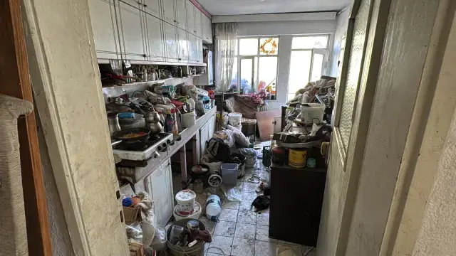 Mahalleli Kokudan Isyan Etti Evden Kamyon Kamyon 19364636 2010 M