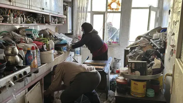 Mahalleli Kokudan Isyan Etti Evden Kamyon Kamyon 19364636 4108 M