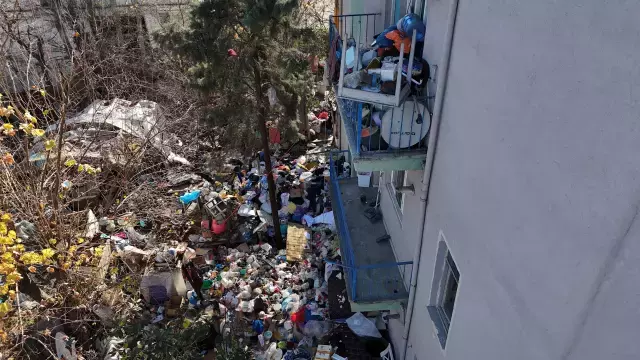 Mahalleli Kokudan Isyan Etti Evden Kamyon Kamyon 19364636 5031 M