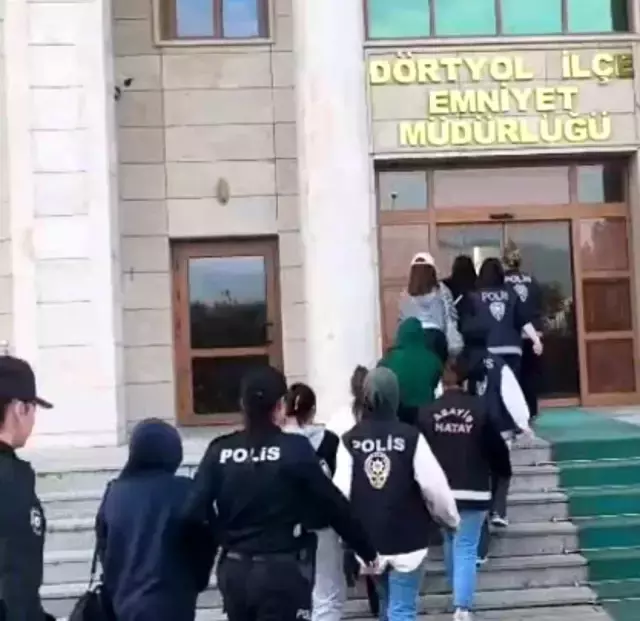 Masaj Salonunda Fuhsa Suruklenen 9 Yabanci Uy 3 19309416 O