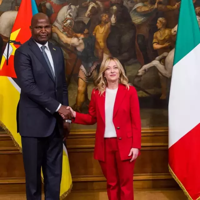 Meloni Ve Mozambik Cumhurbaskani Nin Boy Farki 19361121 3058 M