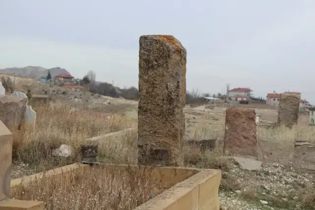 Mezarliktaki Esrarengiz Tas 19325791 7674 M