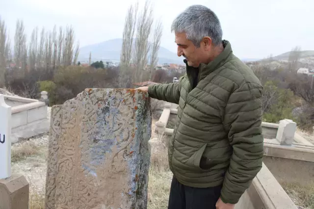 Mezarliktaki Esrarengiz Tas 19325791 8096 M