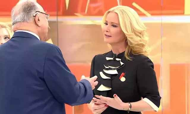 Muge Anli Ya 40 Bin Tl Lik Dogum Gunu Hediyesi 19373554 474 M