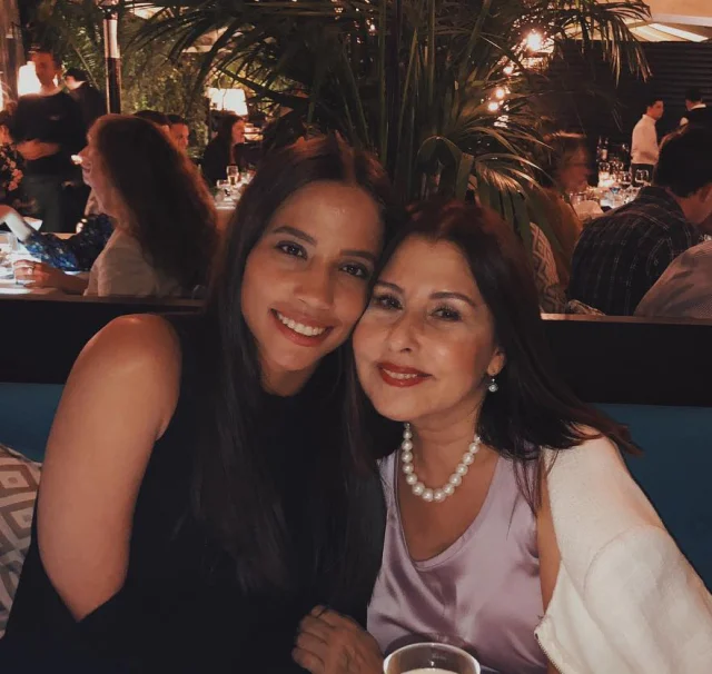 Nilufer In Kizi Ayse Nazli Yumlu Nisanlandi 19331478 9729 M