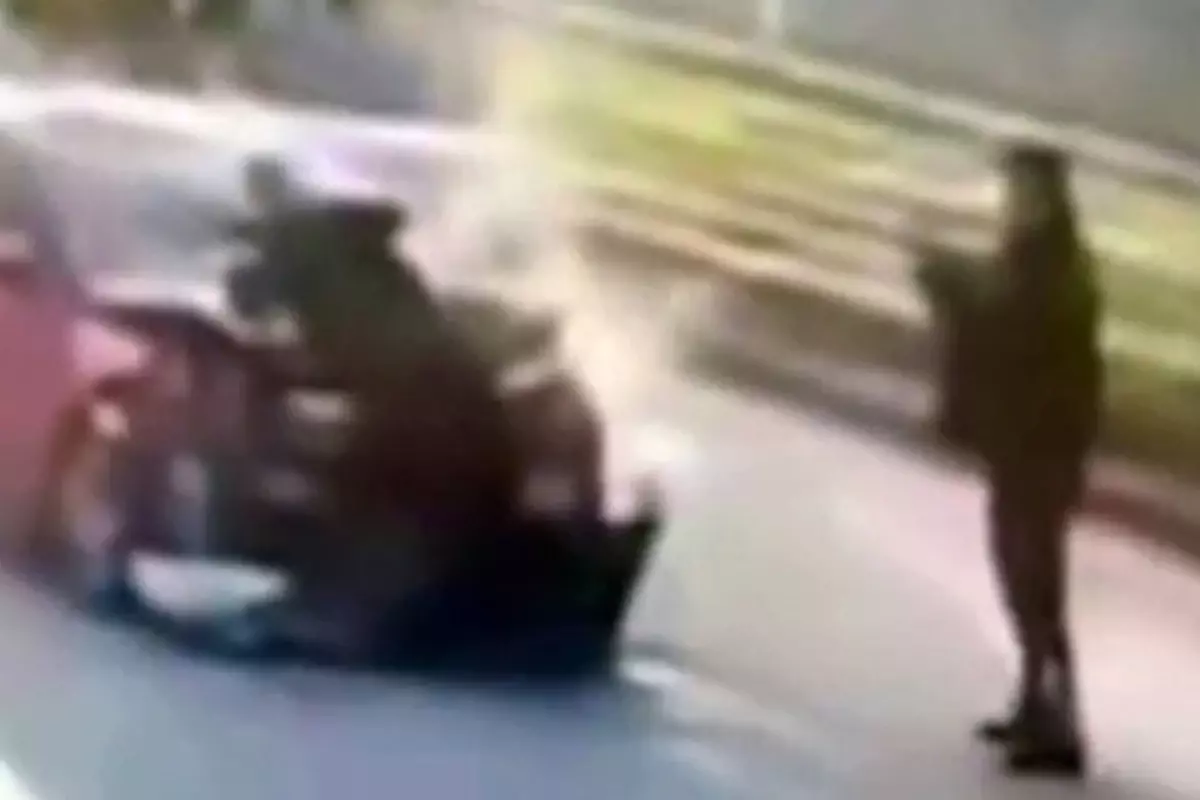 Once Carpti Sonra Fotografini Cekti Eski Esiyle 19332945 3345 Amp