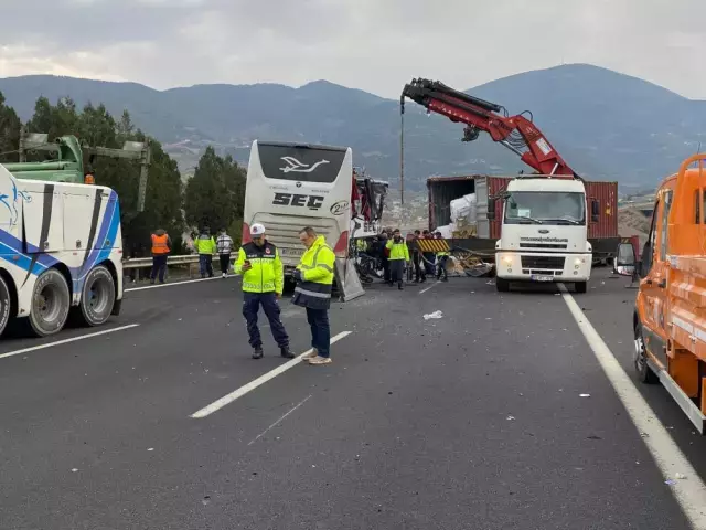 Osmaniye De Yolcu Otobusu Tir A Arkadan Carpti 19328971 855 M