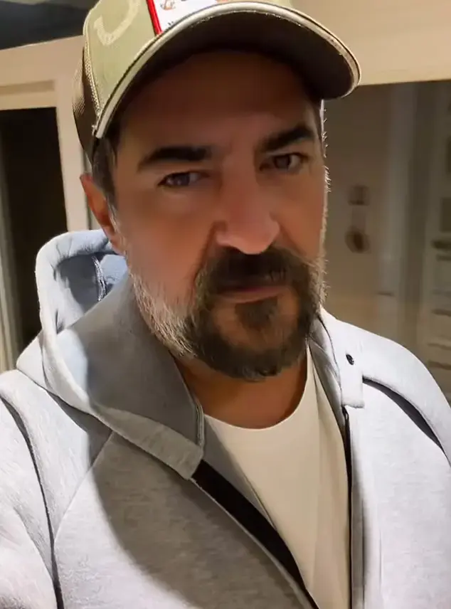 Oyuncu Celil Nalcakan Trafik Kazasi Gecidi 19328817 5975 M