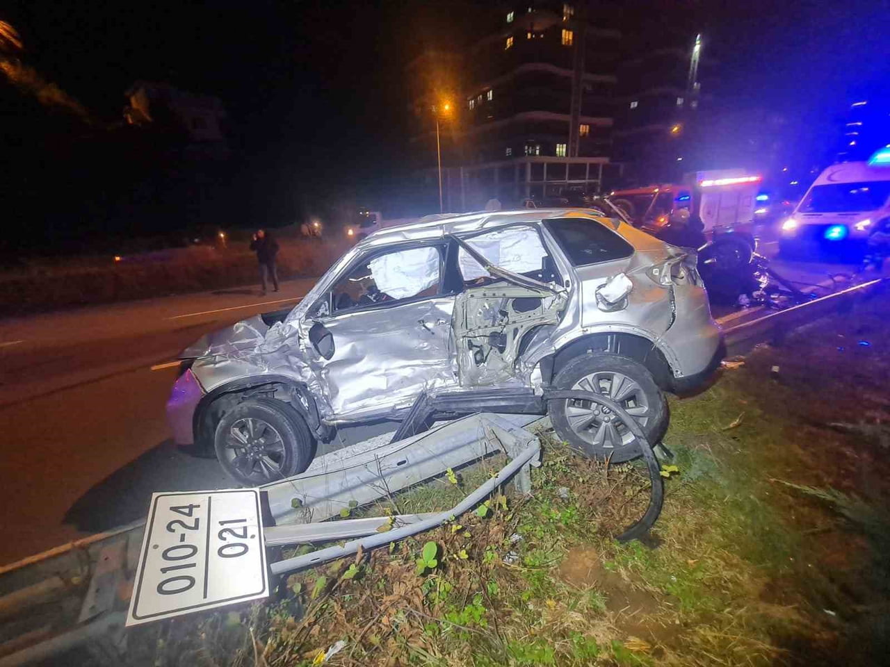Rize De Meydana Gelen Trafik Kazasinda Carpisan Iki Otomobilin Icerisinde Bulunan 5 Kisi 140325