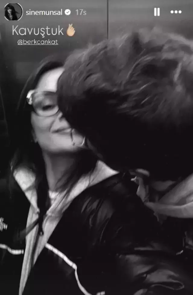 Sinem Unsal Asansorde Sevgilisiyle Aska Geldi 19336110 8946 M