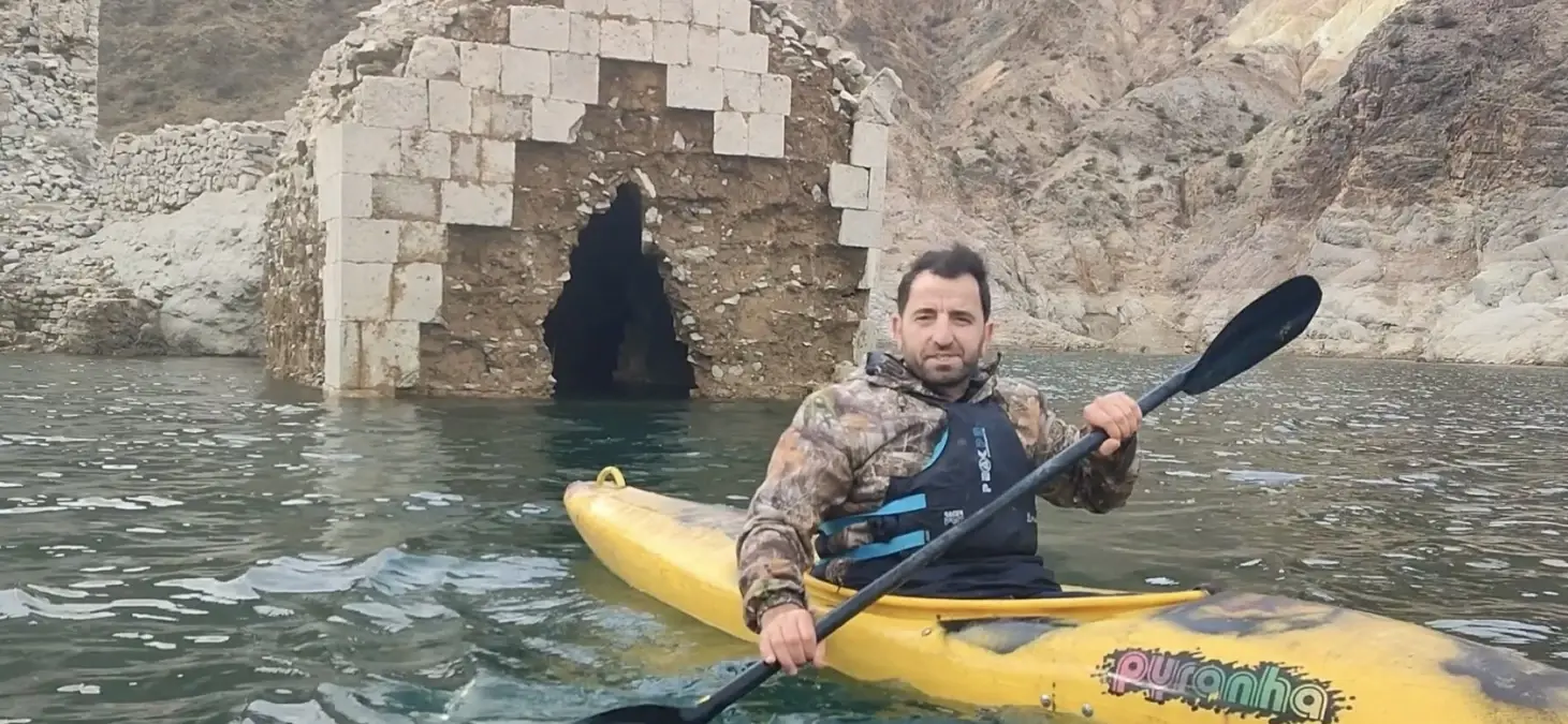 Su Altindaki Tarihi Kaleye Kanoyla Yolculuk 19366486 Amp