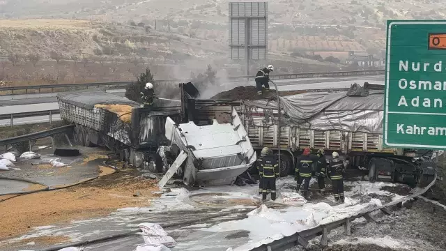 Tag Otoyolu Nda 3 Tir Carpisti Araclarda Yangin 19332052 9580 M