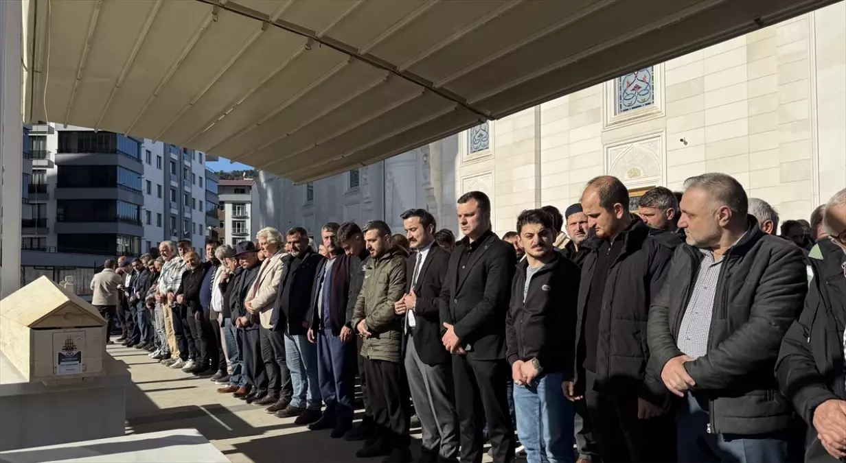 Trabzon Da Trafik Kazasinda Hayatini Kaybeden 19318462 Amp