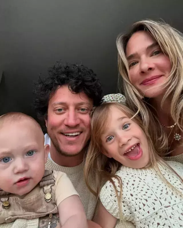 Unlu Cift Cocuklari Icin Turkiye Yi Terk Etti 19309523 3275 M