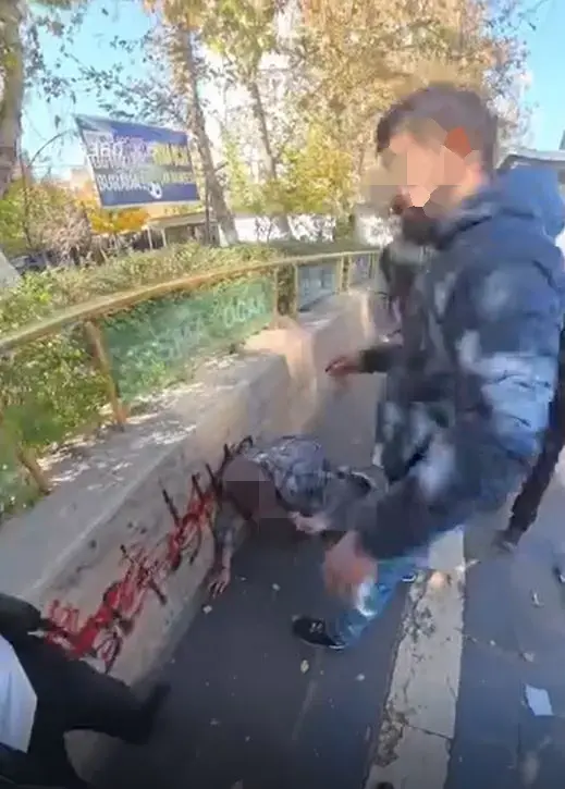 Yengesine Mesaj Atip Bulusmaya Cagiran Kisiyi 19332365 4492 M