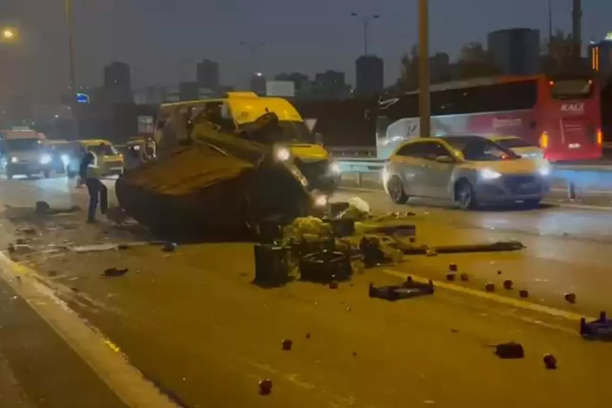 Yola Cikacaklar Dikkat Zincirleme Kaza Istanbul 19316268 6828 Amp