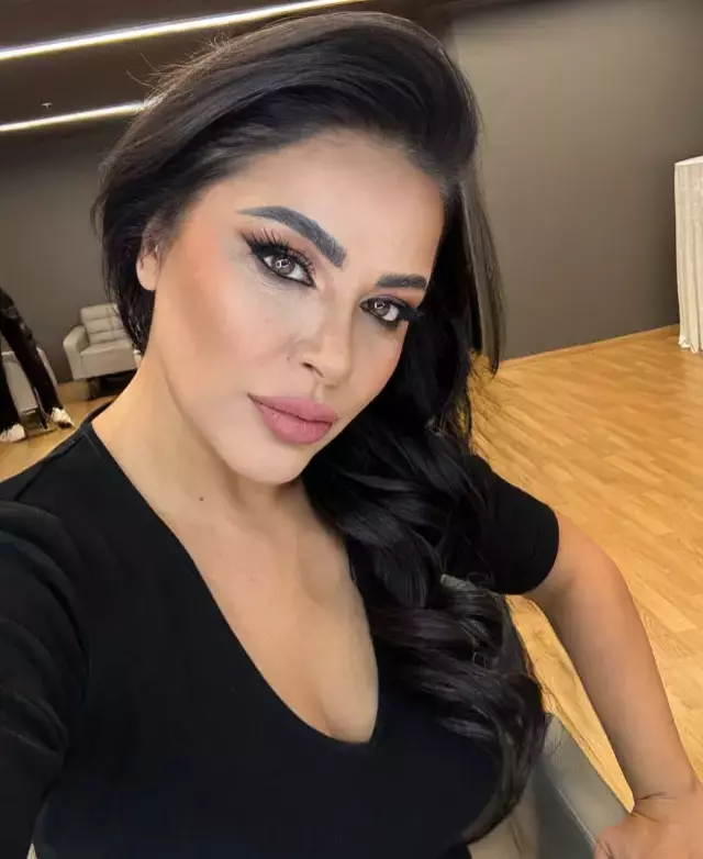 Zara Dan Iddiali Selfie Gogus Detayi On Planda 19354646 7018 M