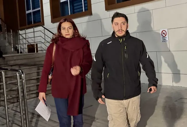 0X0 Son Dakika Gullunun Oglu Tugberk Yagiz Gulterten Baba Gurol Gultere Sok Sozler Annemi Doverek Unlu Oldun 1768557508915