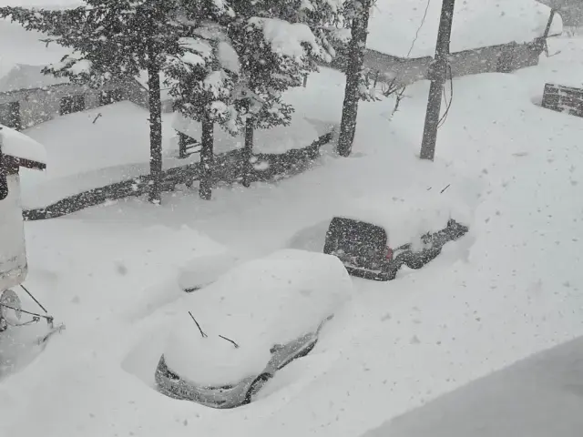 10 Gundur Durmadan Yagiyor Araclar Bile Beyaz 19496555 5549 M