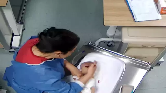 5 Gunluk Bebegi Doverek Engelli Birakan Vicdansiz 19496029 5974 M