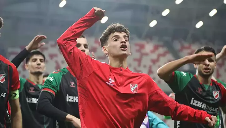 695B916383703C18356Ac704