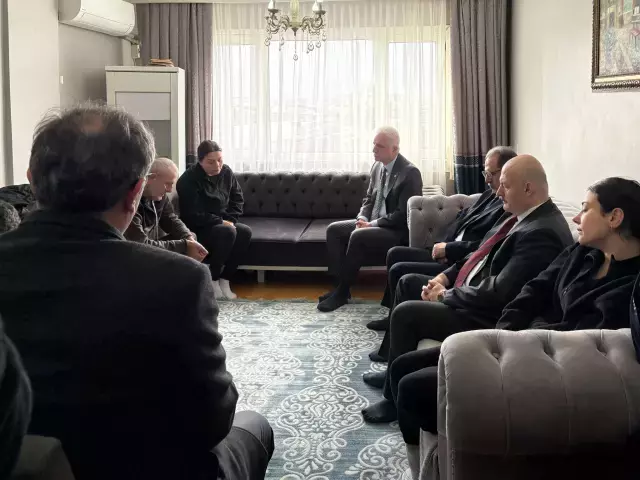 Arkadaslari Atlas In Mezarina Gul Ve Seker Birakti 19473300 2936 M-1