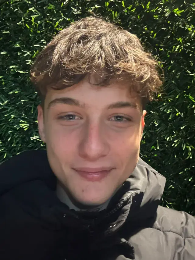 Arkadaslari Atlas In Mezarina Gul Ve Seker Birakti 19473300 7987 M-1