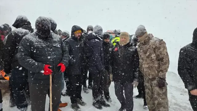 Artvin De Cig Altinda Kalan Cobani Arama 19416754 7741 M