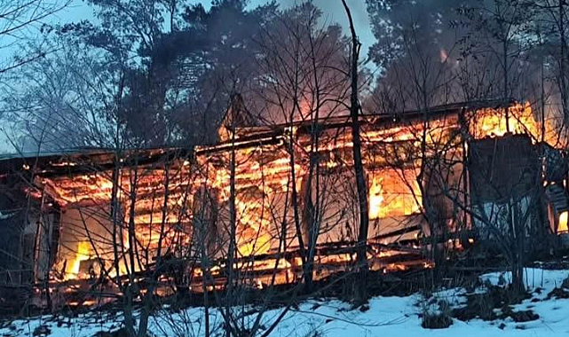 Artvin Savsat Ta Yangin Tek Katli Ahsap Ev Kule Dondu 8916