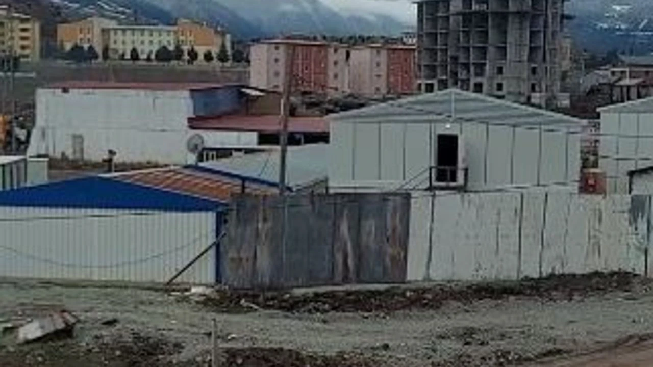 Artvinde Insaattan Dusen Isci Hayatini Kaybetti