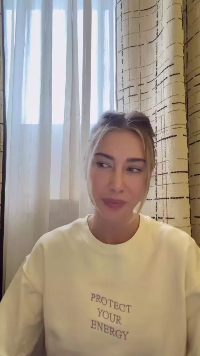 Bahar Sahin Basini Ortup Seyma Subasi Ni Tiye Aldi 19449115 3790 M