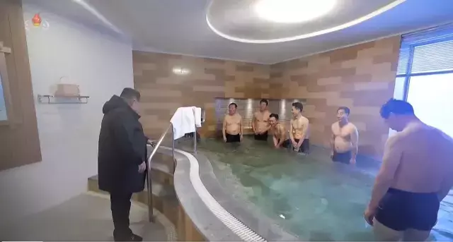 Boyle Bir Sey Ilk Kez Servis Edildi Kuzey Kore 19490226 496 M