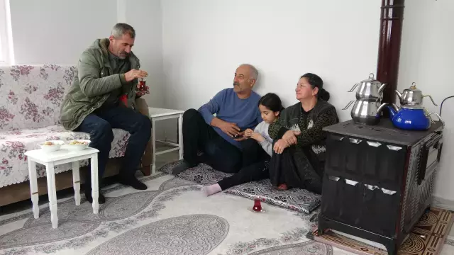 Bu Koyde Sadece Muhtar Yasiyor Tek Nedeni Var 19455644 6813 M