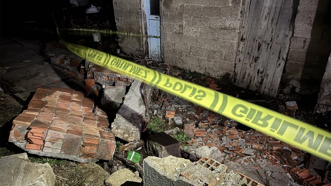 Bursada Siddetli Lodos Coken Duvarin Altinda Kalan Genc Hayatini Kaybetti Zitn Cover