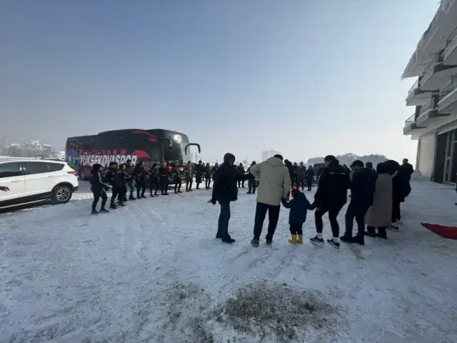 Cumhurbaskani Erdogan Dan Yuksekovaspor Kadin 19436717 6302 M