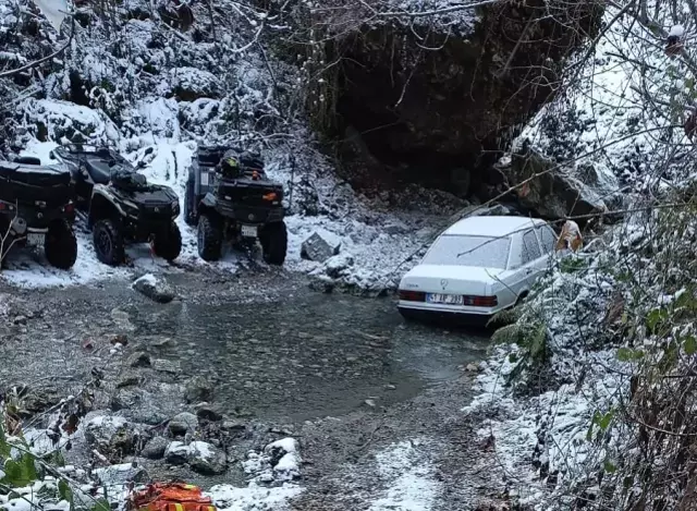 Deredeki Otomobile 20 Metre Mesafede Cesedi 19416704 9051 M