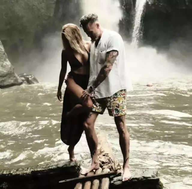 Dilan Cicek Deniz In Eski Akindan Dudak Dudaga Poz 19514918 3723 M