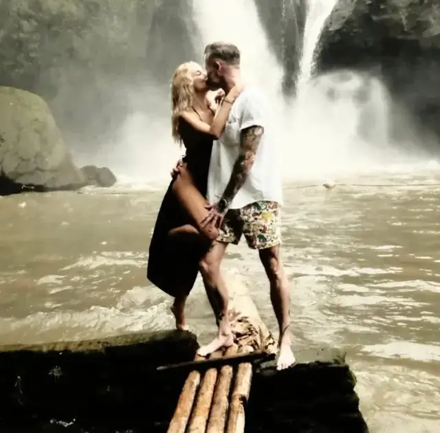 Dilan Cicek Deniz In Eski Akindan Dudak Dudaga Poz 19514918 6216 M