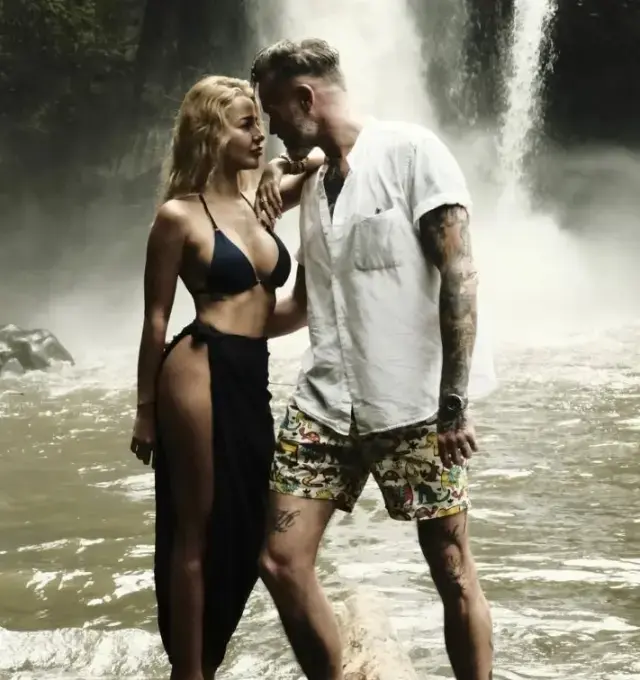 Dilan Cicek Deniz In Eski Akindan Dudak Dudaga Poz 19514918 9834 M