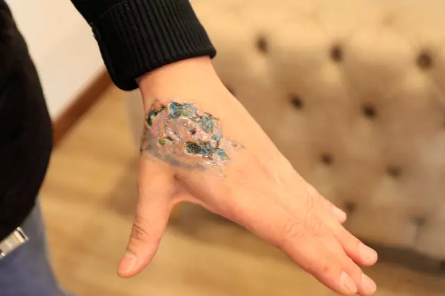 Dovme Sildirmek Isterken Kabusu Yasadi Elindeki 19426627 2232 M