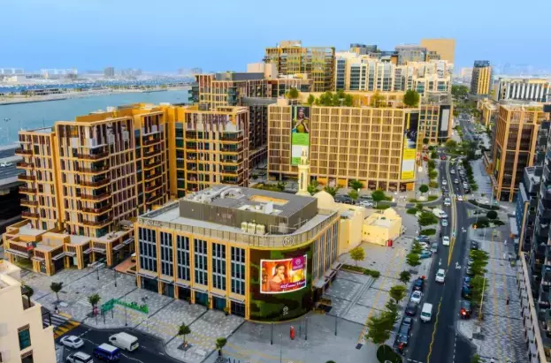 Dubai Den Dudak Ucuklatan Proje Altinla Kapli 19522980 1887 M