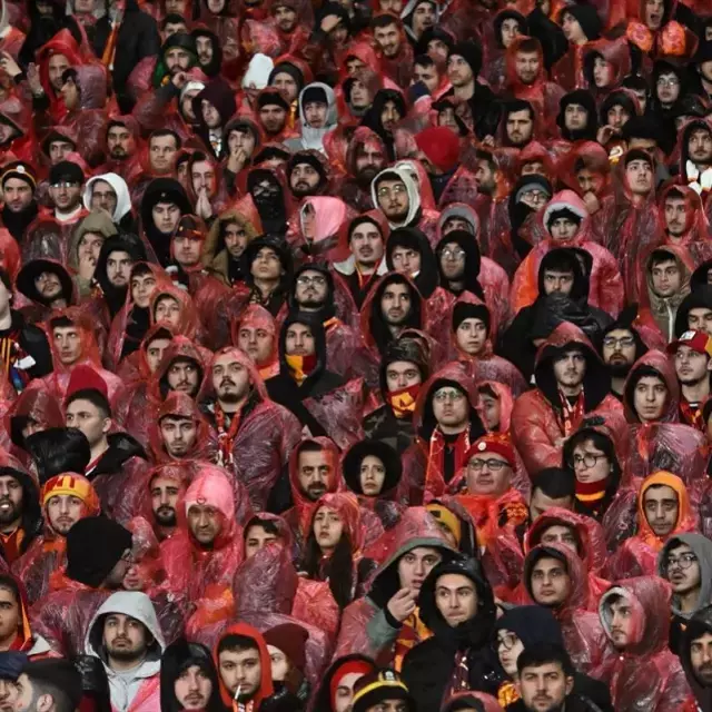 Dursun Ozbek Ten Gundem Olan Yagmurluklar Icin 19450437 5451 M